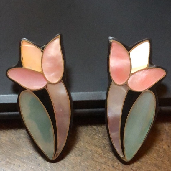 Hand Crafted Mother Of Pearl Bib Necklace With Vintage MOP Tulip Earrings - Picture 5 of 13